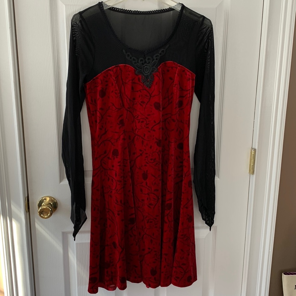 HOT TOPIC Once Upon a Time Collection Fit and Flare Red Velvet Dress